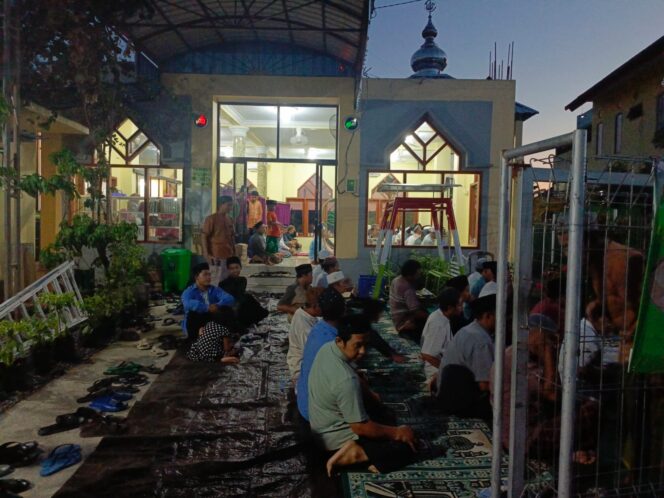 
 PERINGATAN NUZŪLUL  QUR’ĀN DI MUSHOLLA AL-UKHUWAH LOLOAN TIMUR  DIAWALI DENGAN KHOTMIL QUR’ĀN OLEH PARA HAFIDZ AL-QUR’ĀN  DIAKHIRI DENGAN BUKA PUASA BERSAMA