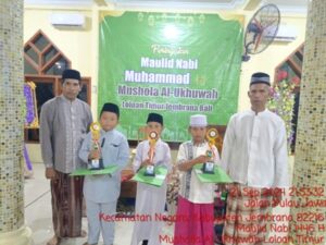 penyerahan hadiah lomba adzan